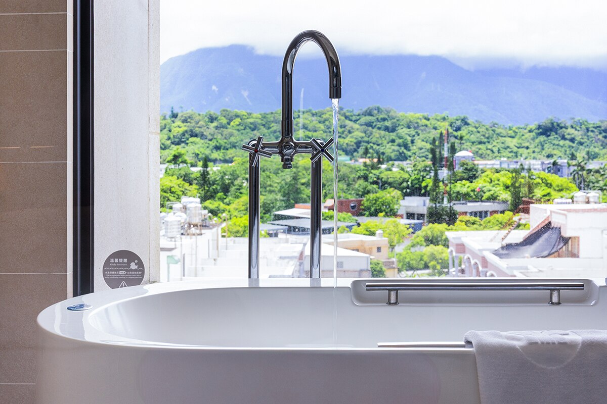 Premier King Room with Mountain View