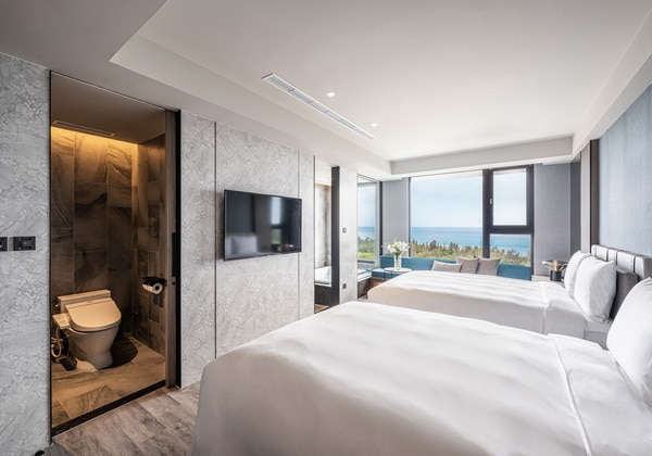 Tranquil-Deluxe Family Room Ocean