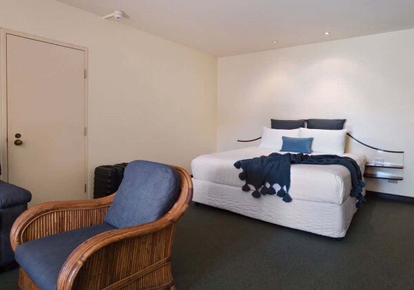 Classic Poolside Suite