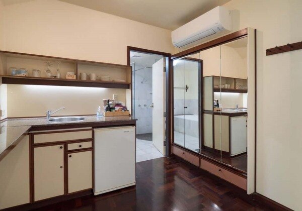 Classic Poolside Suite