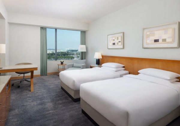 2 Twin Beds, Club Access