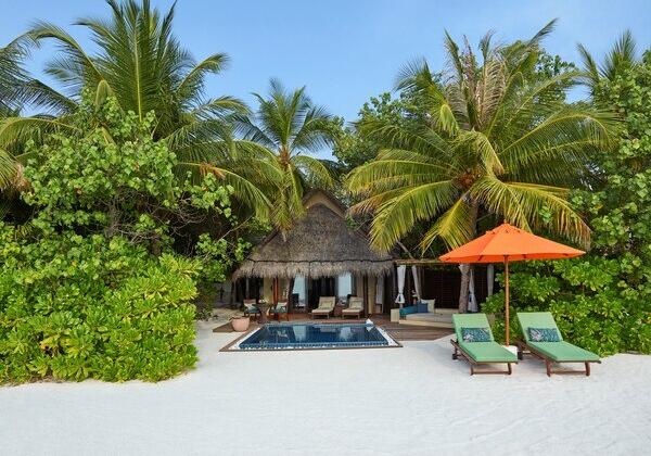 Deluxe Beach Villa with Pool