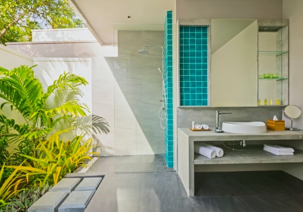 Deluxe Beach Bungalow