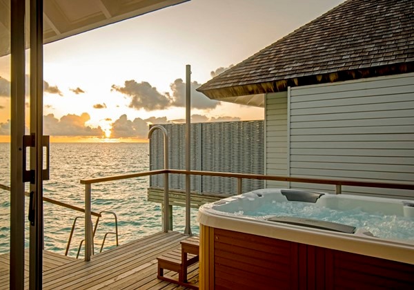 1B/R Sunset Over Water Villa w HotTub