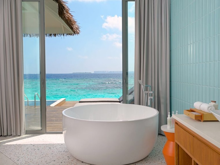 プール付き水上ヴィラ浴室/イメージ