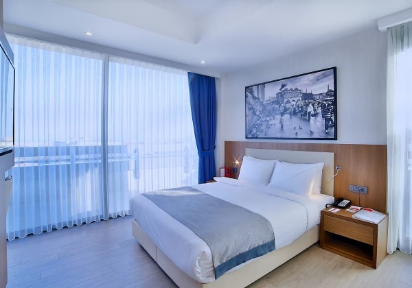 1 King Bed Executive