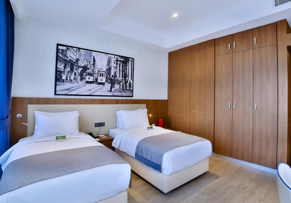 2 Twin Beds Executive