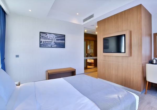 1 King Bed, Terrace Executive