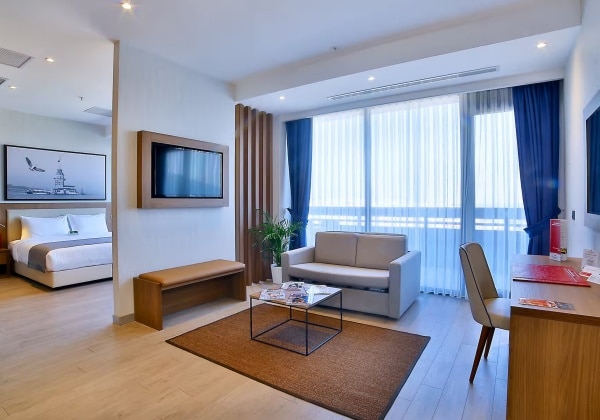 1 King Bed, Terrace Suite