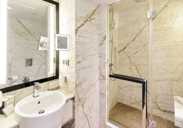 Guest Room Bathroom