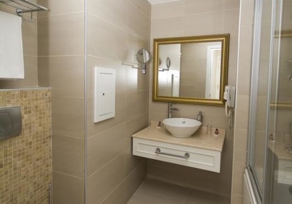 Guest Room Bathroom