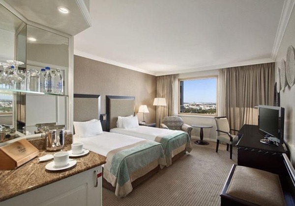 TWIN HILTON GUEST ROOM