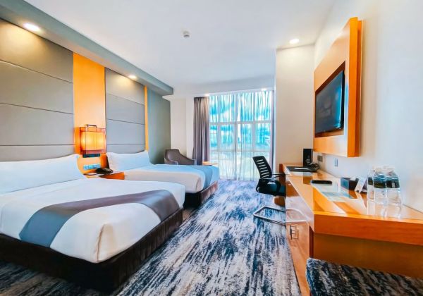 Club Floor Twin (City View)