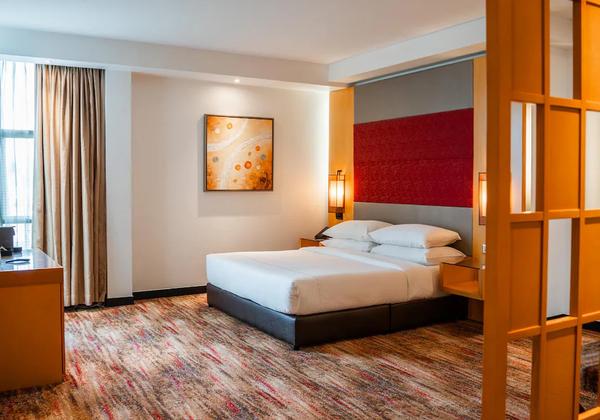 Club Floor King Suite