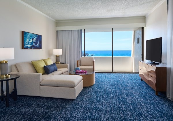 Club Deluxe Oceanfront Suite 1 King Bed