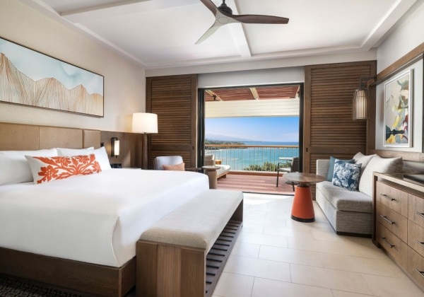 GR 1 King Ocean View Main Tower Balcony