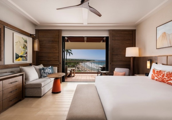 Deluxe 1 King Oceanfront Main Tower B