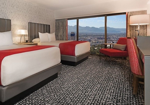 Flamingo Room, 2 Queens, City View, Habi