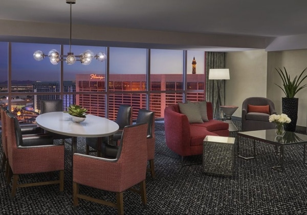 Flamingo Executive Suite, 1 King, Non-sm