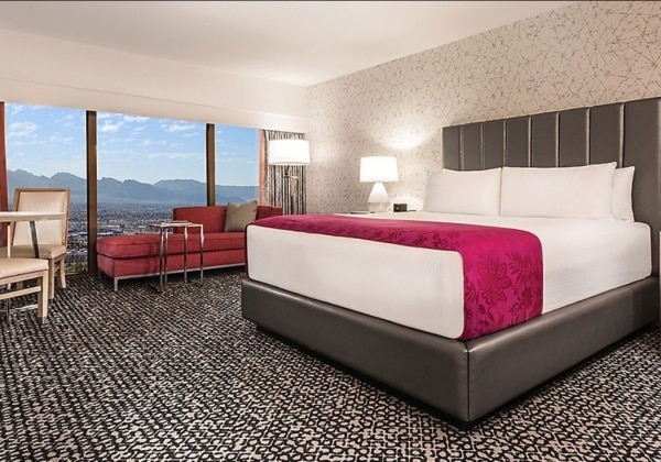 Flamingo Room, 1 King, City View, Habita