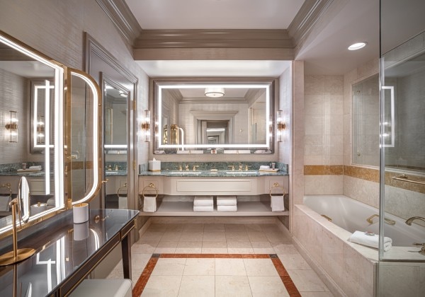 Newly Remodeled Luxury King Strip View S