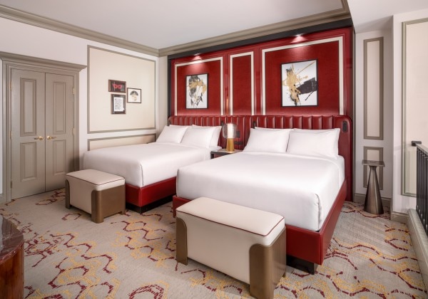 Newly Remodeled Luxury Two Queen Strip V