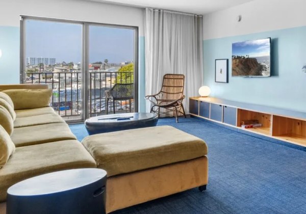 City View King Suite