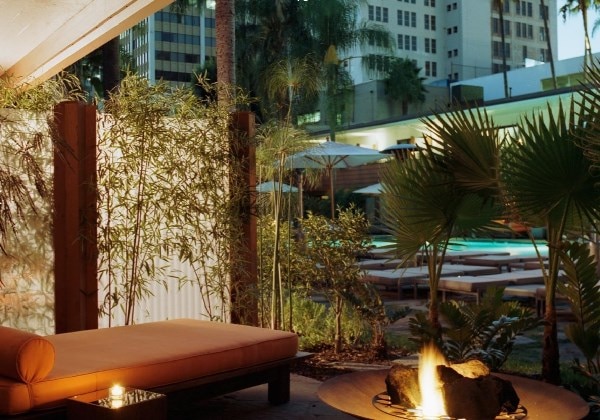 プールサイド外