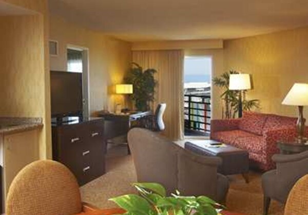 1 KING BED 1 BEDROOM EXECUTIVE SUITE OCE