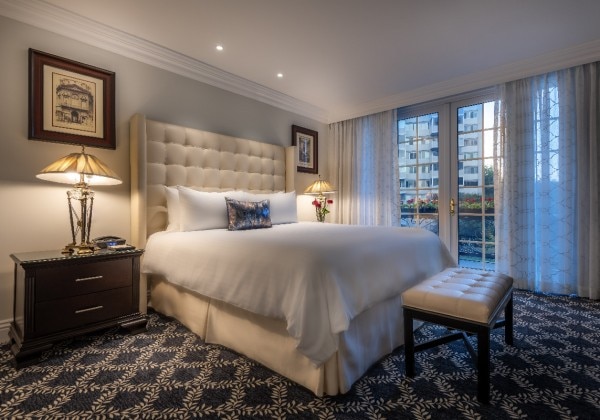 Plaza Luxury Suite