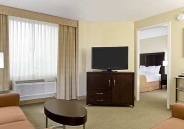 1 KING BED 2 ROOM SUITE-SOFABED-NONSMOKI