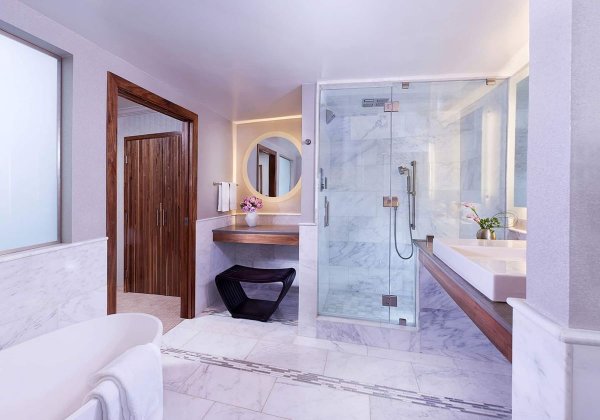Platinum Suite Bath Room