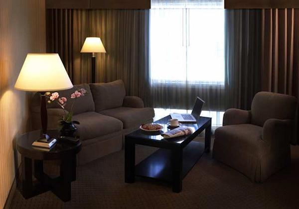 1KING BED SUITE-SMOKING