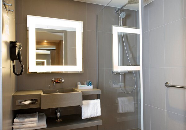 Guest Room Bathroom