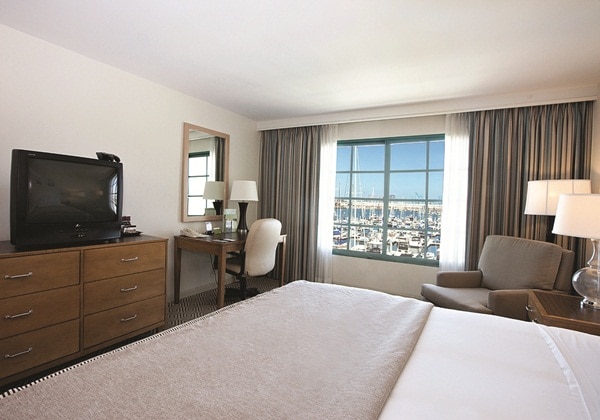 1 KING JR SUITE-MARINA VIEW-NONSMOKING