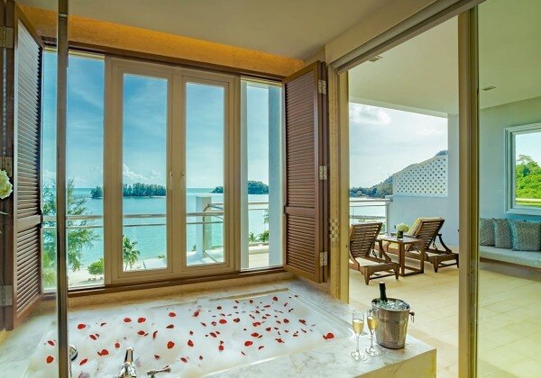 Grand Viceroy Sea View