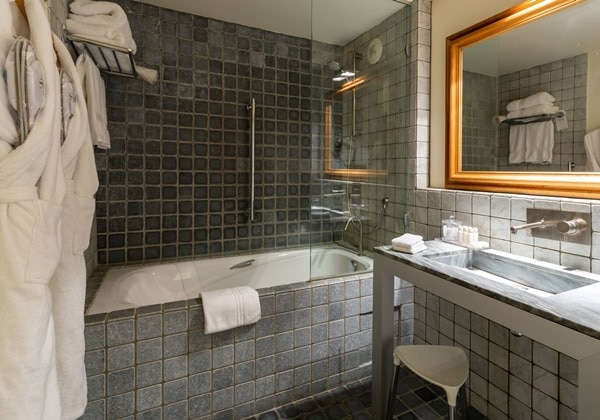 Executive Guest Bathroom