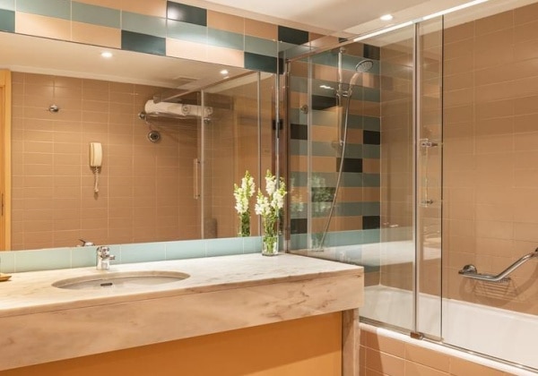 Junior Suite Bathroom