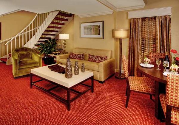 1 KING BI-LEVEL SUITE-NONSMOKING