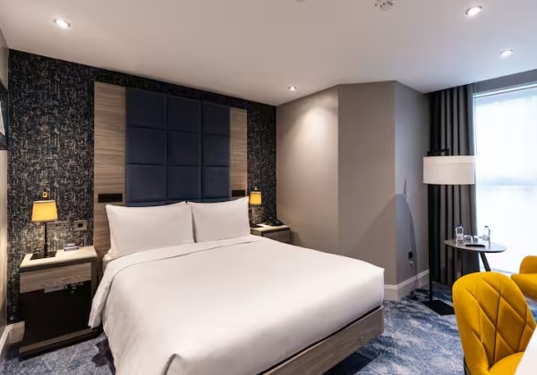 Queen Bed Deluxe Room