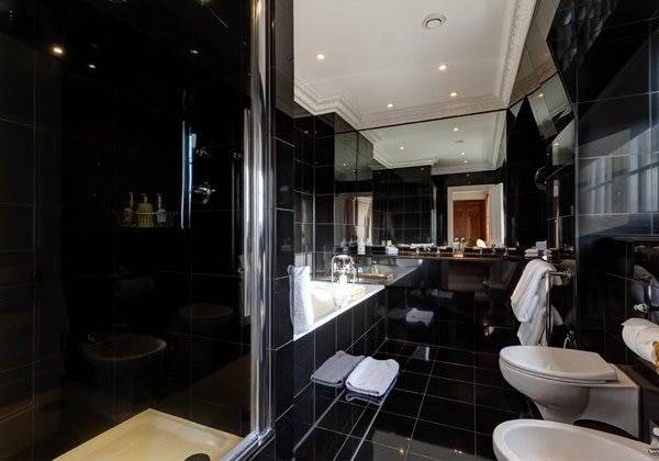 The Duke of Clarence Suite Bathroom