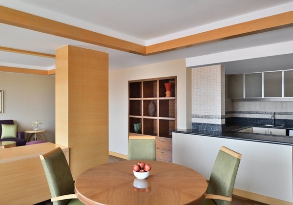 4-Bay Apartment Dining Room