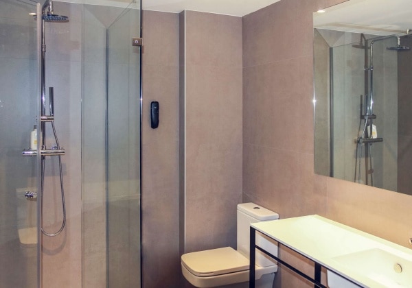 Guest Room Bathroom