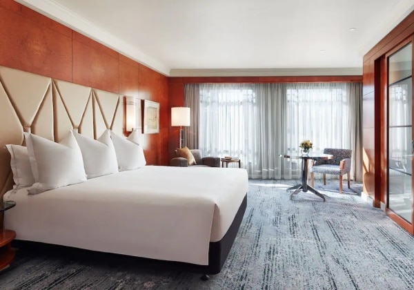 1 King Bed