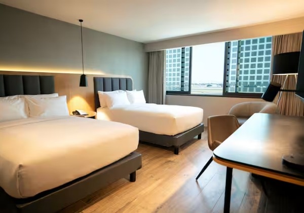 2 Double Beds Runways View