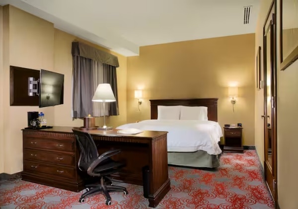 1 King Bed Study W/sofabed