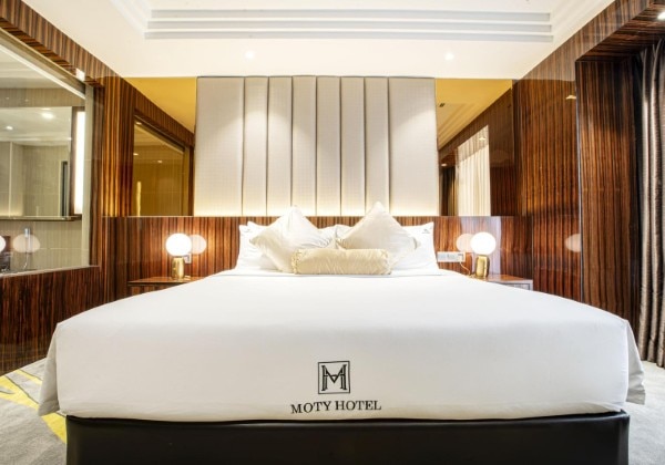 Deluxe King Room