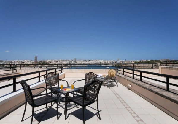 Guestroom with Terrace