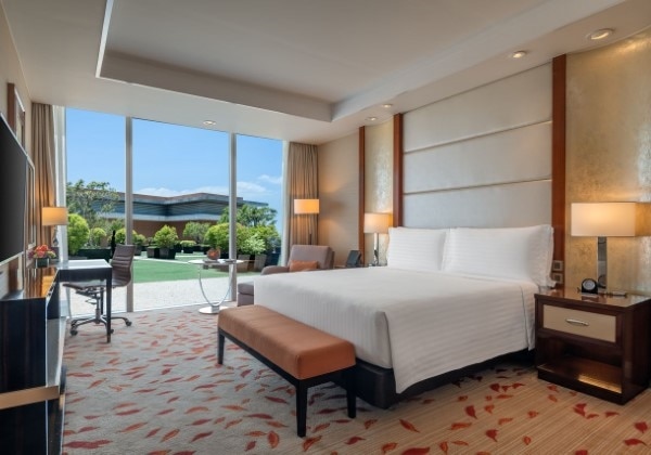 Deluxe King Garden View