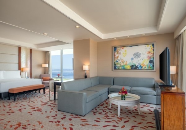 Corner Grand King Bay View